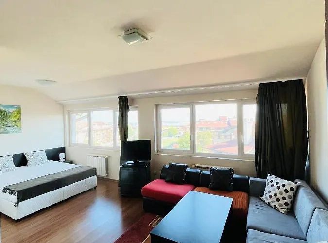 Royal Towers - 856 Apartman